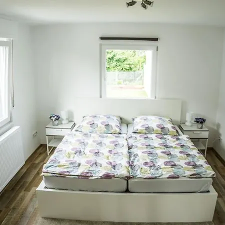 Holiday home Schoenes Haus Mit Grossem Garten Seligenstadt