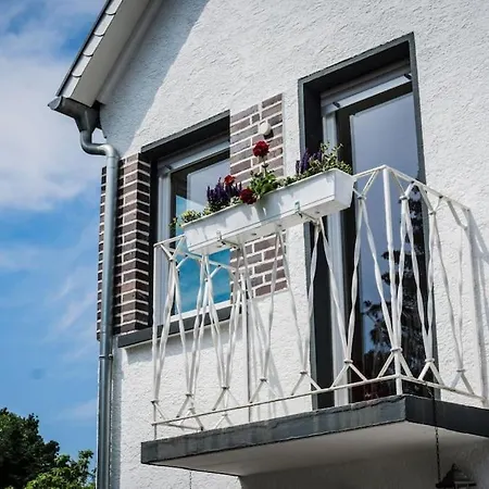 Schoenes Haus Mit Grossem Garten *