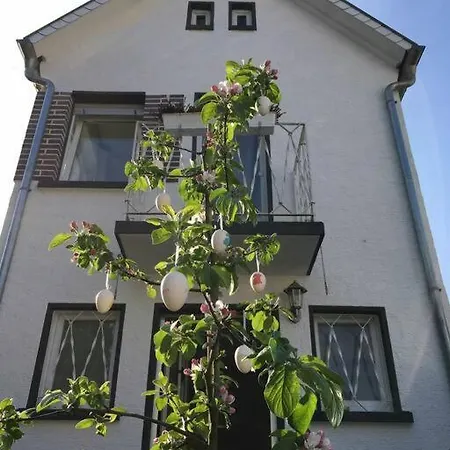 Schoenes Haus Mit Grossem Garten Vakantiehuis