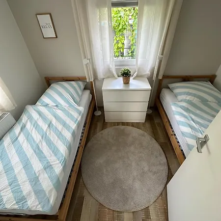 Vakantiehuis Schoenes Haus Mit Grossem Garten